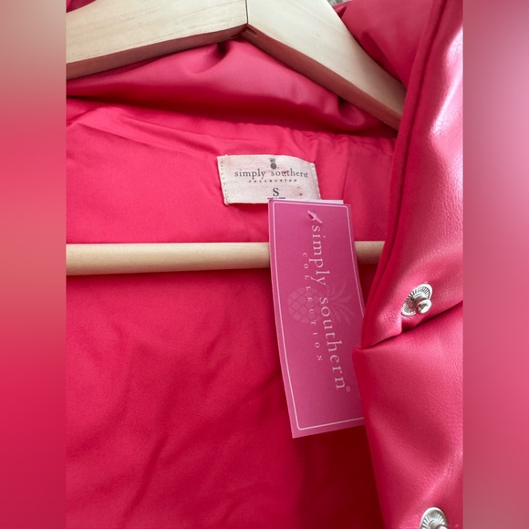 Simply southern hot pink cropped puffer vest small new - Picture 3 of 4